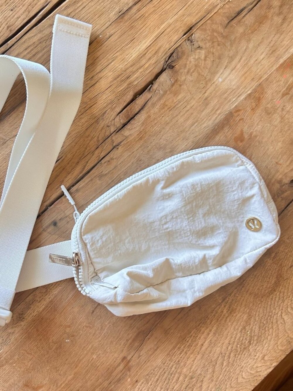 Everywhere Belt bag white lululemon EUC Fanny back side bag